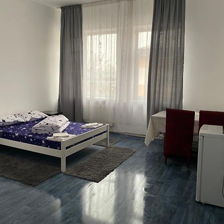 Studio Rentals Onesti Extérieur photo