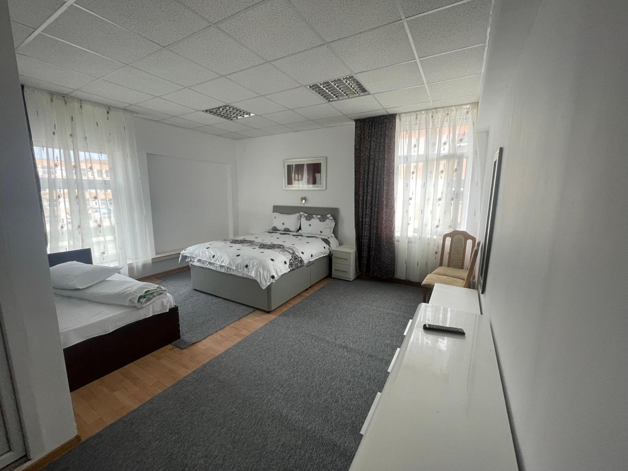 Studio Rentals Onesti Extérieur photo