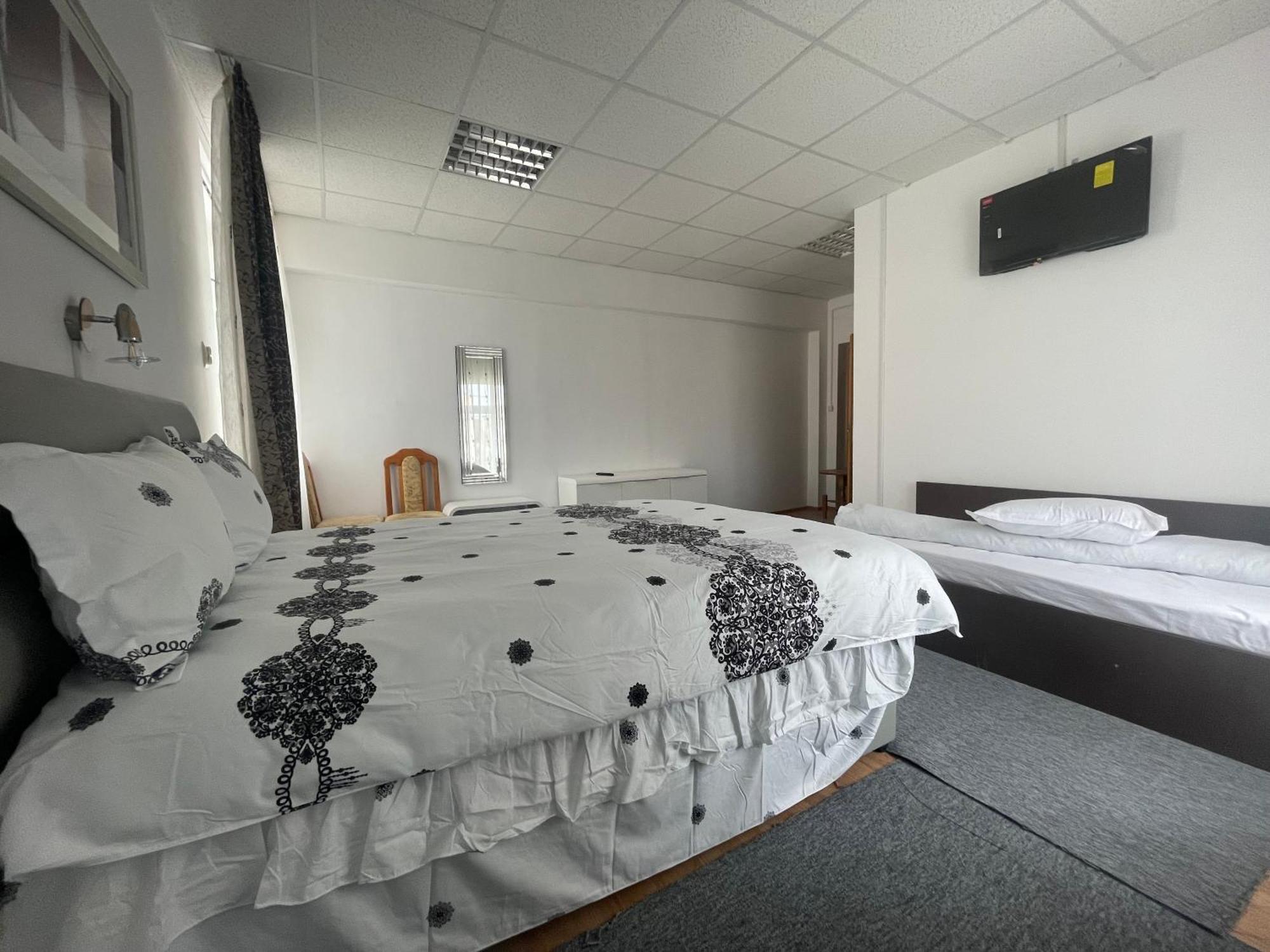 Studio Rentals Onesti Extérieur photo