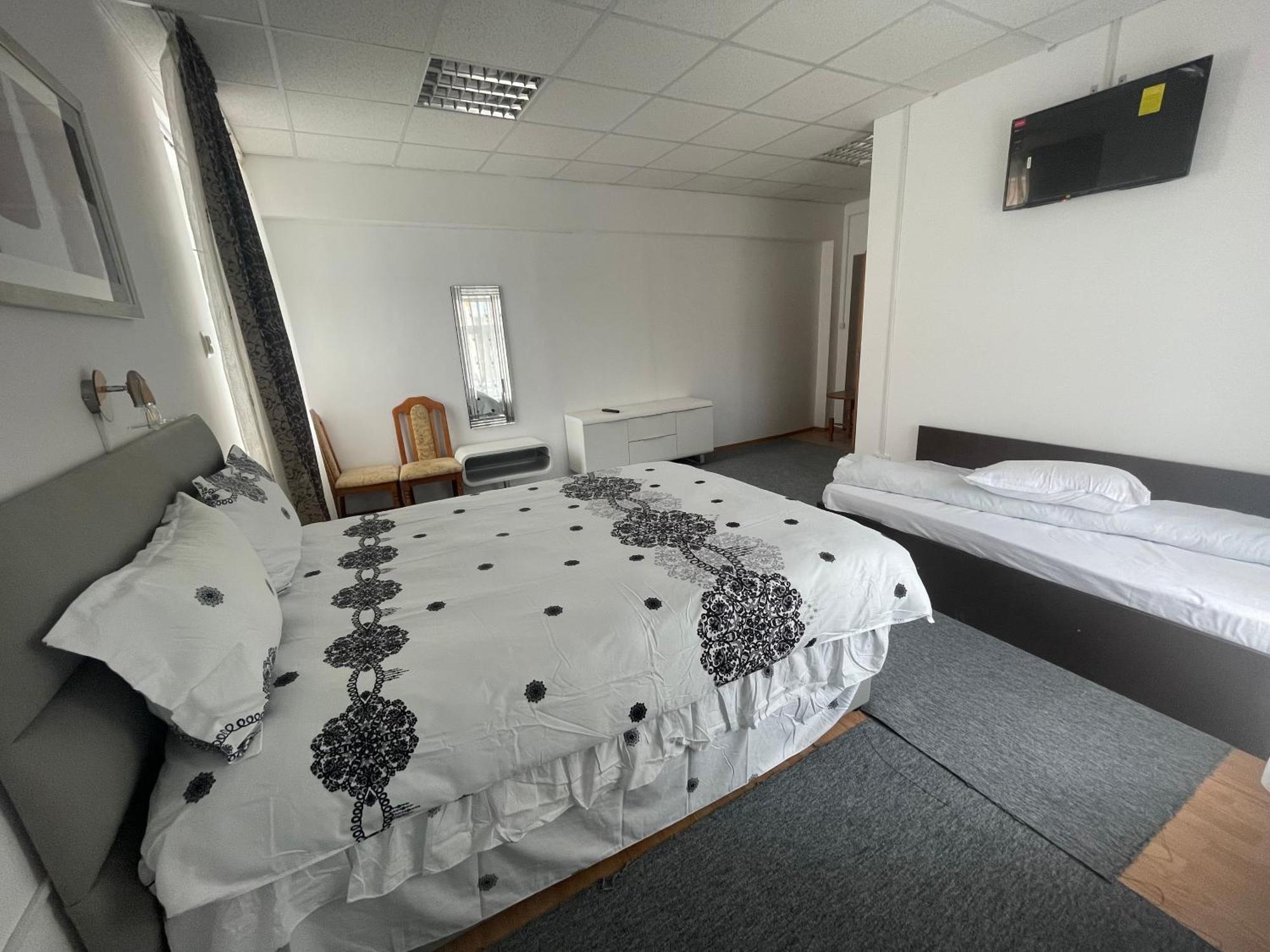 Studio Rentals Onesti Extérieur photo